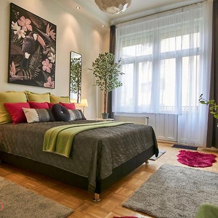 M52 Apartment - Hostaid Будапешт Екстер'єр фото